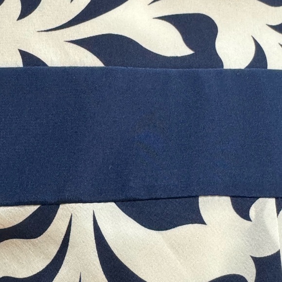 ANN TAYLOR Navy Blue White Floral 100% Silk Sleeveless Midi Dress Hawaiian Sz 4‎ - Picture 6 of 8